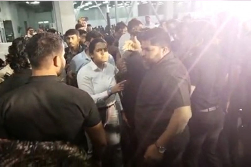 Greater Noida: Clash erupts between organisers and entrepreneurs at Expo Mart 3 Noida Clash 2 Greater Noida: Clash erupts between organisers and entrepreneurs at Expo Mart
