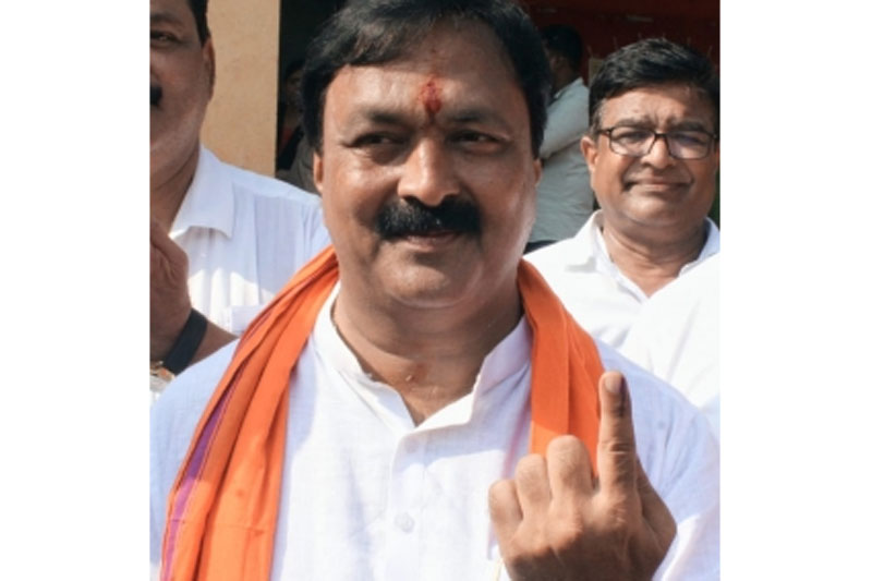 K'taka polls: Brisk voting underway in Hubbali-Dharward 3 BJP LEADER VOTES K'taka polls: Brisk voting underway in Hubbali-Dharward