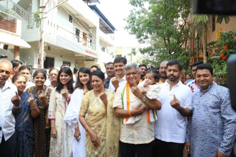 K'taka polls: Brisk voting underway in Hubbali-Dharward 2 SHETTAR VOTES 1 K'taka polls: Brisk voting underway in Hubbali-Dharward