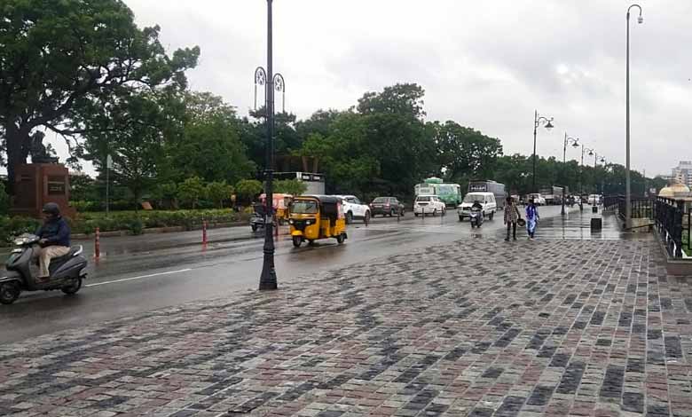 Rainfall Across Hyderabad: City Enjoys Cooler Temperatures with Light Drizzle 1 Rainfall Across Hyderabad: City Enjoys Cooler Temperatures with Light Drizzle