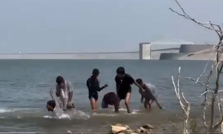 Hyderabad Youths Die in Selfie Accident at Kondapochamma Sagar Reservoir 3 2 37 Hyderabad Youths Die in Selfie Accident at Kondapochamma Sagar Reservoir