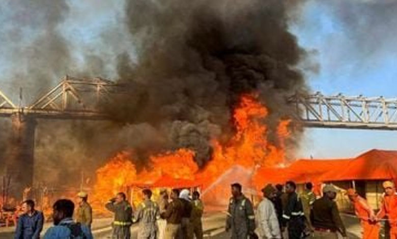 Mahakumbh Fire: PM Modi Speaks to CM Yogi Adityanath to Assess Situation 2 5 8 Mahakumbh Fire: PM Modi Speaks to CM Yogi Adityanath to Assess Situation
