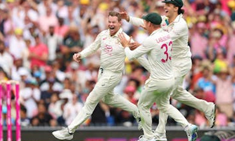 India Takes Narrow Four-Run Lead After Bowling Out Australia for 181 in Fifth Test 2 AUS 2 India Takes Narrow Four-Run Lead After Bowling Out Australia for 181 in Fifth Test