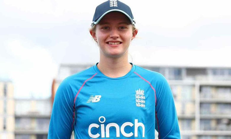 WPL 2025: RCB Signs Charlie Dean as Replacement for Injured Sophie Molineux 1 WPL 2025: RCB Signs Charlie Dean as Replacement for Injured Sophie Molineux