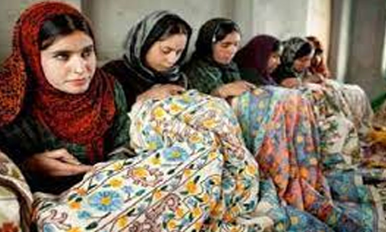 Jammu and Kashmir Handicrafts Department Cracks Down on Machine-Made Products Sold as Handmade 1 Handloom Jammu and Kashmir Handicrafts Department Cracks Down on Machine-Made Products Sold as Handmade