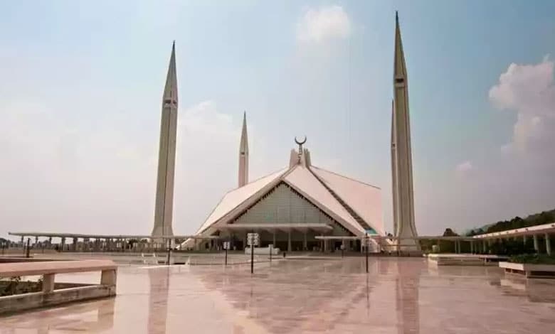 SHAH FAISAL MASJID Exploring the World's Most Famous and Majestic Mosques