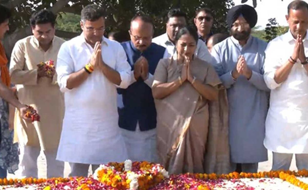Delhi CM Rekha Gupta, Parvesh Verma Pay Tributes to Sahib Singh Verma on Birth Anniversary 1 Delhi CM Rekha Gupta, Parvesh Verma Pay Tributes to Sahib Singh Verma on Birth Anniversary
