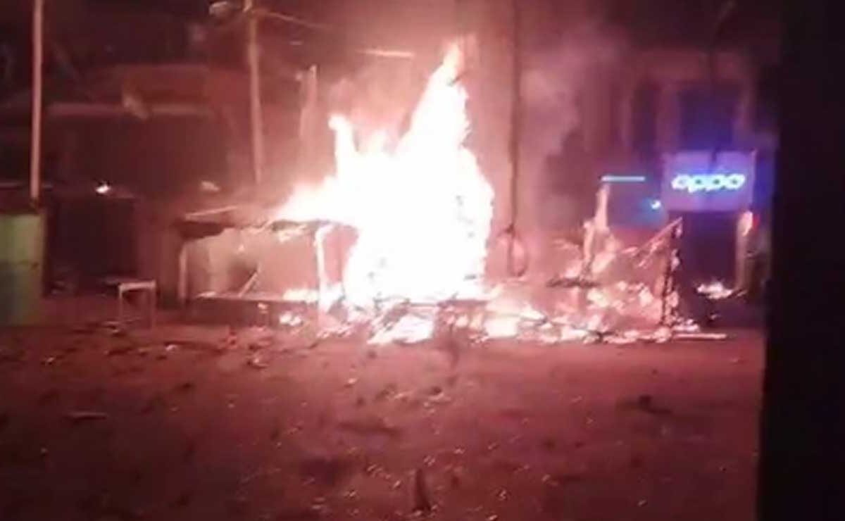 Holi Celebration Turns Battleground as Mobs Clash, Set Fire to Shops! 1 Holi Celebration Turns Battleground as Mobs Clash, Set Fire to Shops!