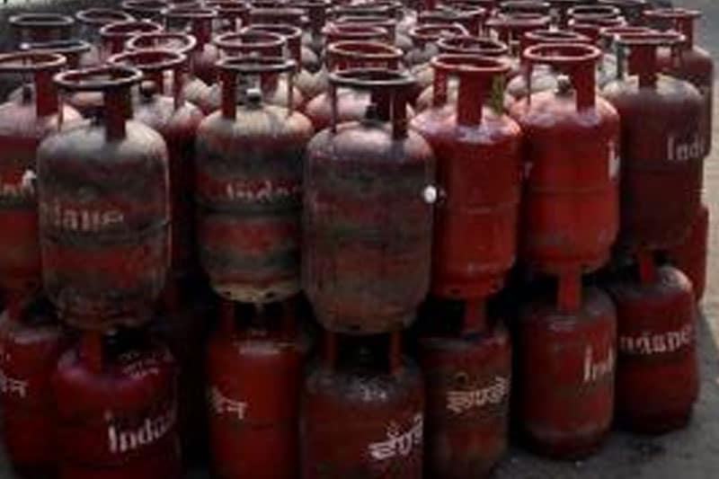 UP Govt Rolls Out Free LPG Cylinders for Holi & Ramzan – 1.86 Crore Beneficiaries to Benefit!