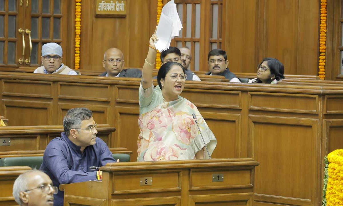 CM Rekha Gupta Presents Delhi’s Historic Rs 1 Lakh Crore Budget for 2025-26