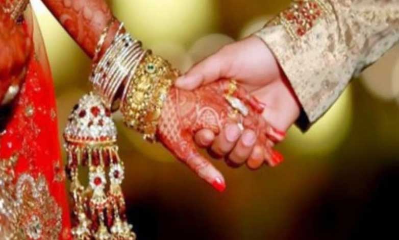 Bride's Mother Elopes with Groom in Uttar Pradesh, Shocking Incident in Aligarh 1 Bride's Mother Elopes with Groom in Uttar Pradesh, Shocking Incident in Aligarh