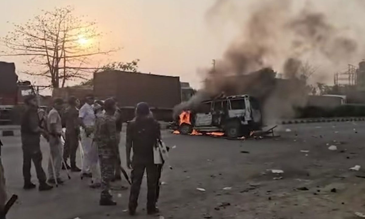 Three Killed, over 100 Arrested in Waqf-Related Violence in West Bengal's Murshidabad 1 Three Killed, over 100 Arrested in Waqf-Related Violence in West Bengal's Murshidabad