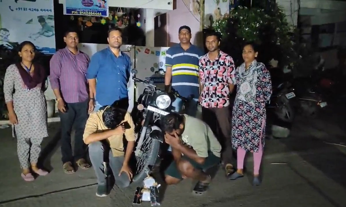 Hyderabad: Hashish Oil and Ganja Seized in Twin STF Raids; Three Arrested, Two Absconding 1 Hyderabad: Hashish Oil and Ganja Seized in Twin STF Raids; Three Arrested, Two Absconding