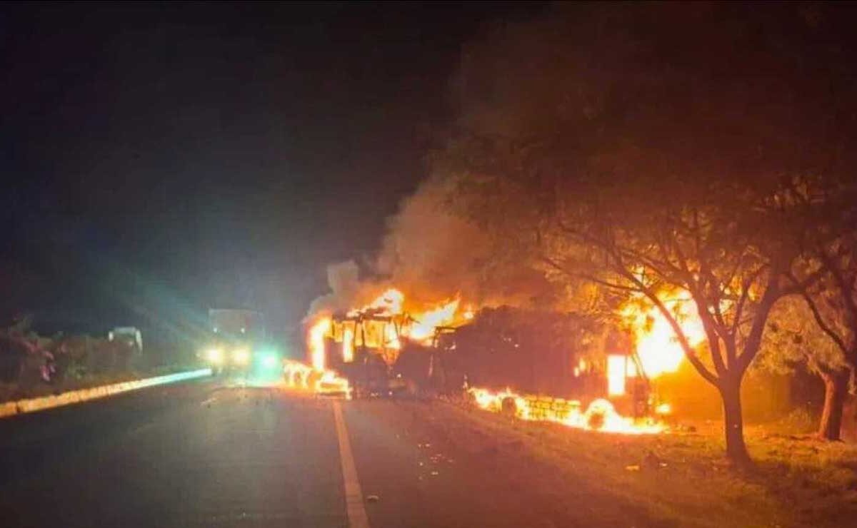 Two Trucks Gutted After Head-On Collision on Hyderabad-Bengaluru Highway 1 Two Trucks Gutted After Head-On Collision on Hyderabad-Bengaluru Highway
