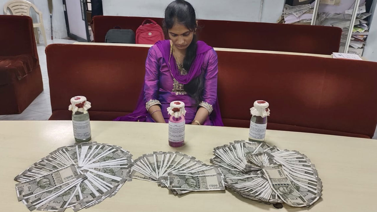 Hyderabad: GHMC AEE Caught Red-Handed Taking ₹1.2 Lakh Bribe in Kapra Circle 2 Hyderabad: GHMC AEE Caught Red-Handed Taking ₹1.2 Lakh Bribe in Kapra Circle