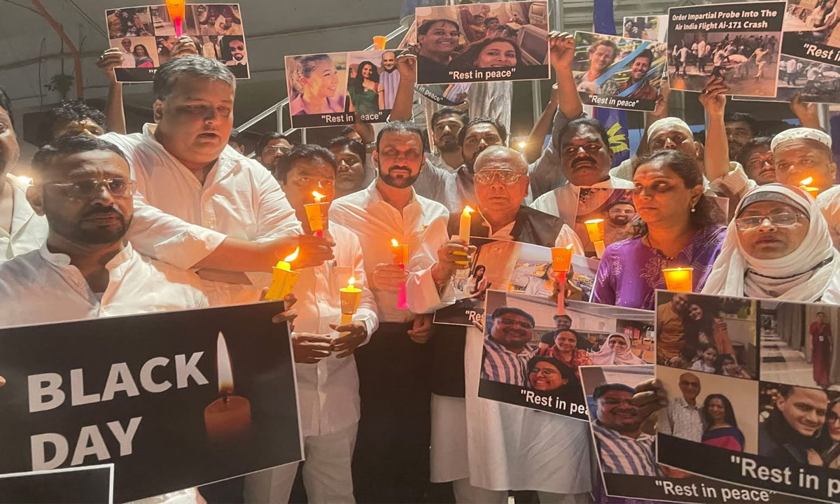 Hyderabad: Feroz Khan Leads Candlelight March at Tank Bund in Memory of Ahmedabad Plane Crash Victims 1 Hyderabad: Feroz Khan Leads Candlelight March at Tank Bund in Memory of Ahmedabad Plane Crash Victims