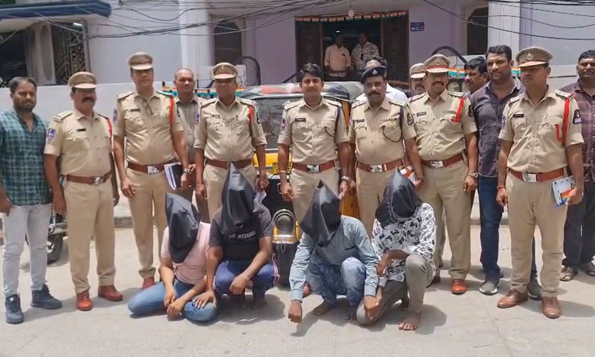Hyderabad: Tolichowki Police Book Three Chain Snatchers Under PD Act 1 Hyderabad: Tolichowki Police Book Three Chain Snatchers Under PD Act