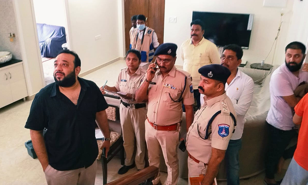 Elderly Couple Brutally Murdered in Rajendranagar Apartment; Police Begin Investigation 1 Elderly Couple Brutally Murdered in Rajendranagar Apartment; Police Begin Investigation