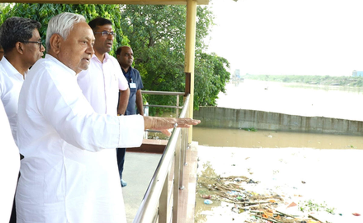 Nitish Kumar lays foundation stone for 'Bihar Gaurav Udyan' at Bans Ghat, Patna