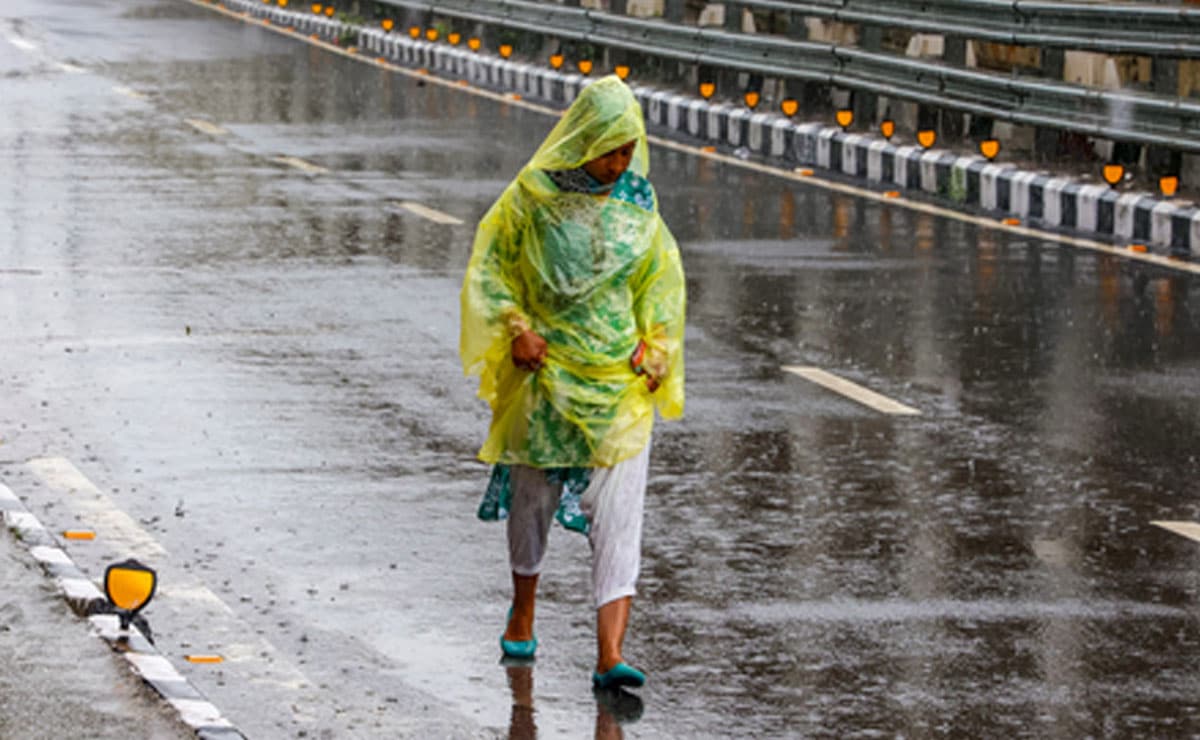 IMD forecasts heavy rain in parts of TN, Puducherry today