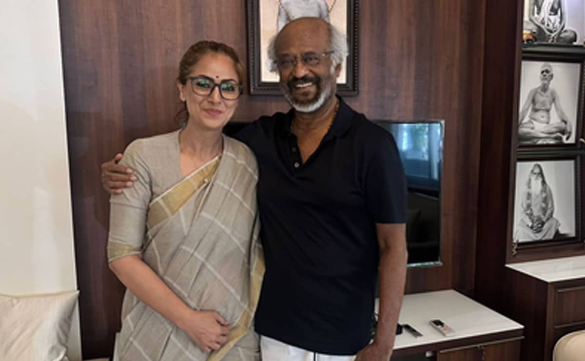 Simran calls on Superstar Rajinikanth; classifies meeting as "timeless"