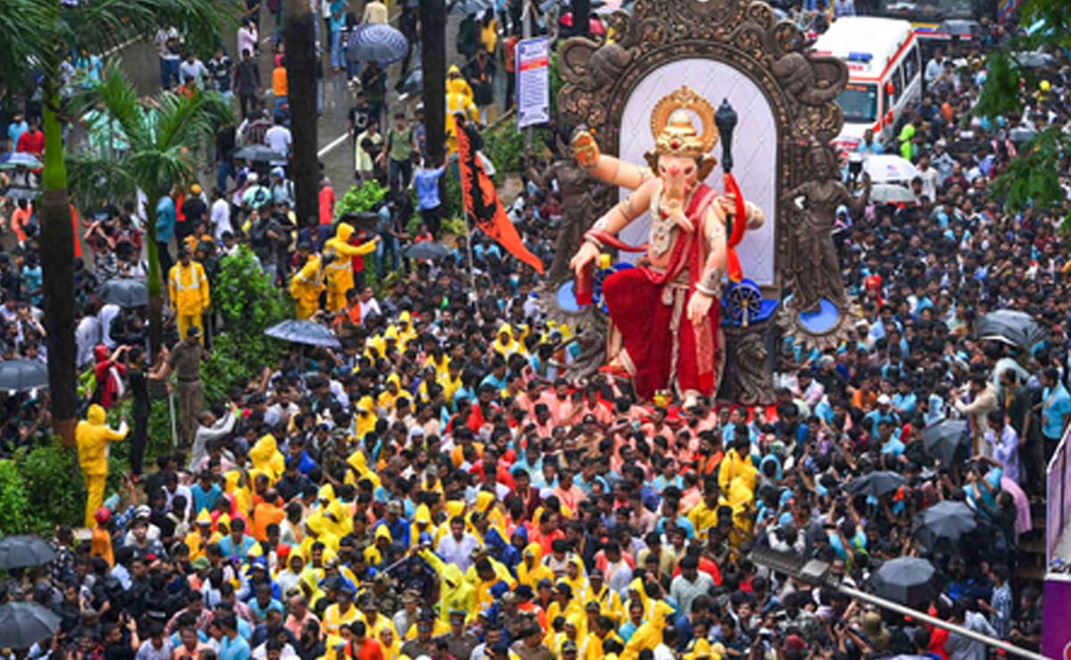 Adani Electricity offers temporary connections at residential rates to Ganesh Pandals