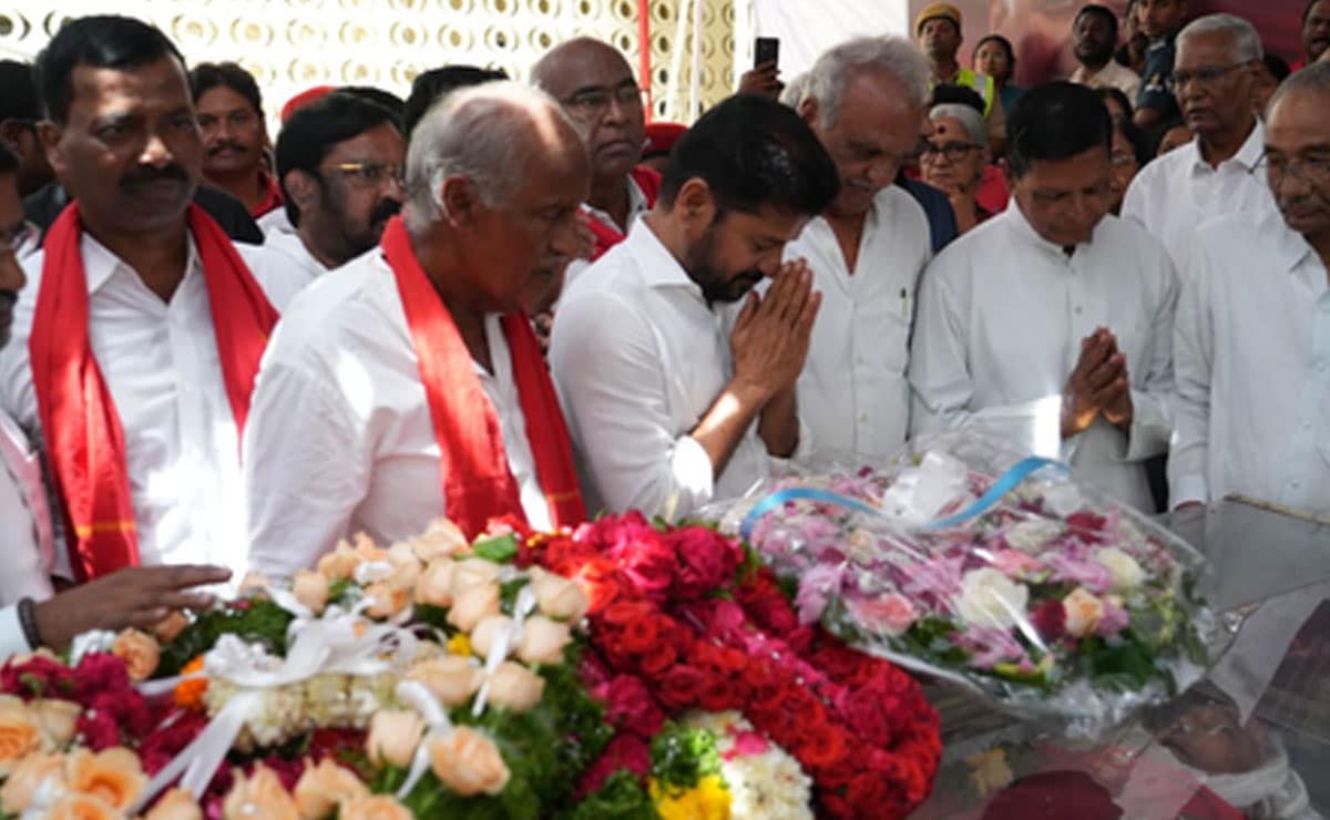 Telangana CM Revanth Reddy, Venkaiah Naidu pay tributes to Sudhakar Reddy