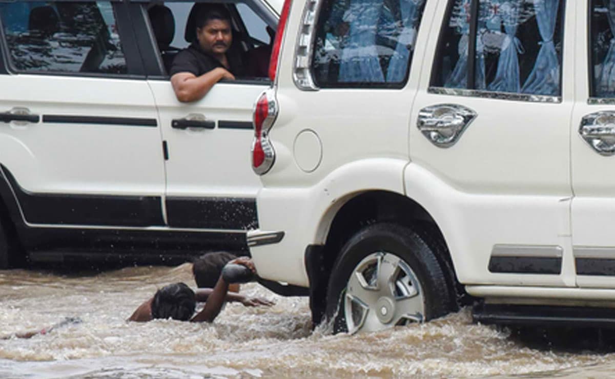Heavy rains lash Patna; Yellow Alert issued across Bihar