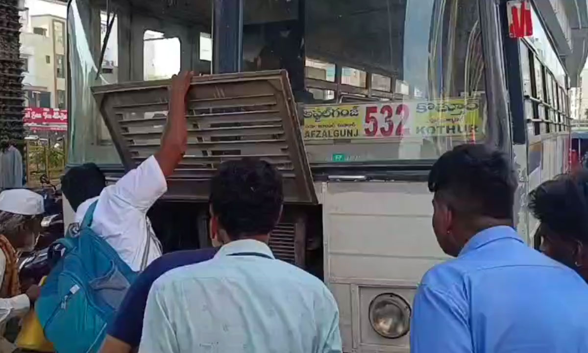 Fire Breaks Out in RTC Bus at Bahadurpura Junction, Alert Public Averts Major Disaster