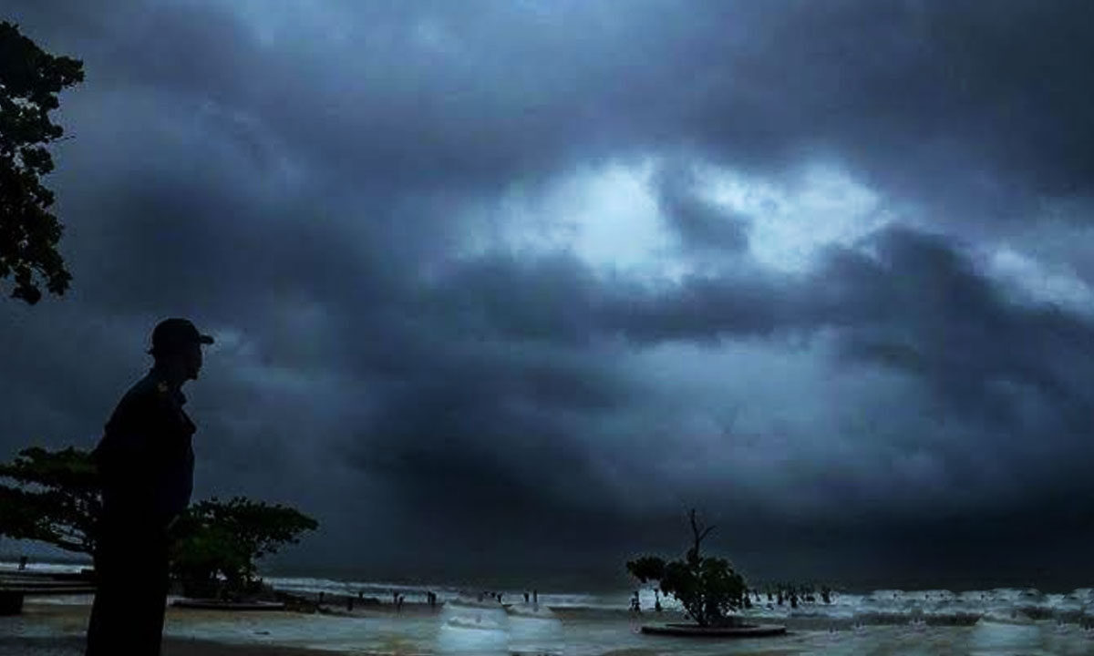 Red Alert in Andhra: Cyclone Warning Centre Predicts Extremely Heavy Rains in 5 Districts 1 Red Alert in Andhra: Cyclone Warning Centre Predicts Extremely Heavy Rains in 5 Districts