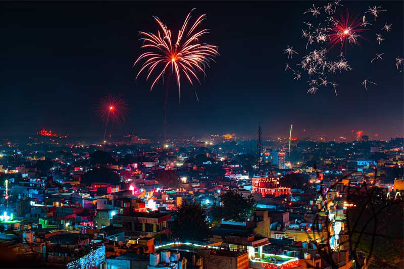 Delhi CM bans firecrackers on Diwali to fight pollution