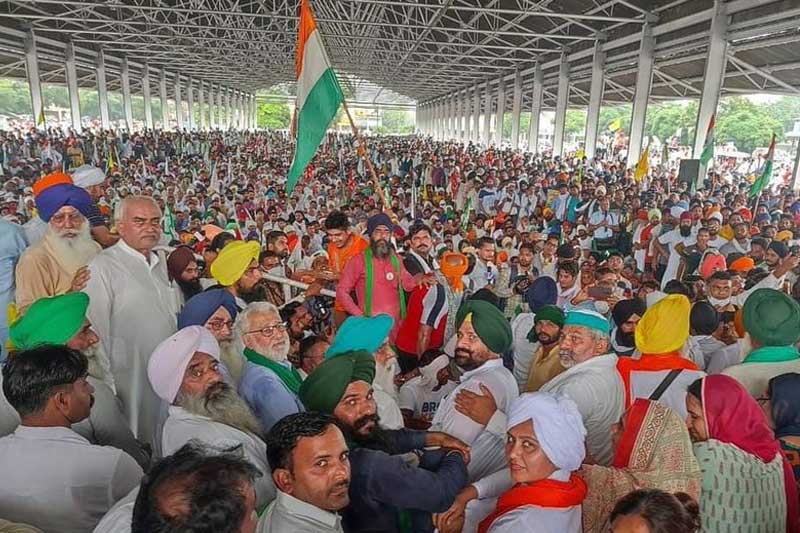 Farmers Stage Sit-In Protest at Karnal Secretariat