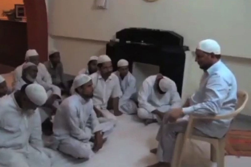 Man alleges UP IAS officer lured him to convert to Islam
