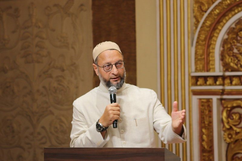 Owaisi, Shia cleric come in support of UP IAS officer