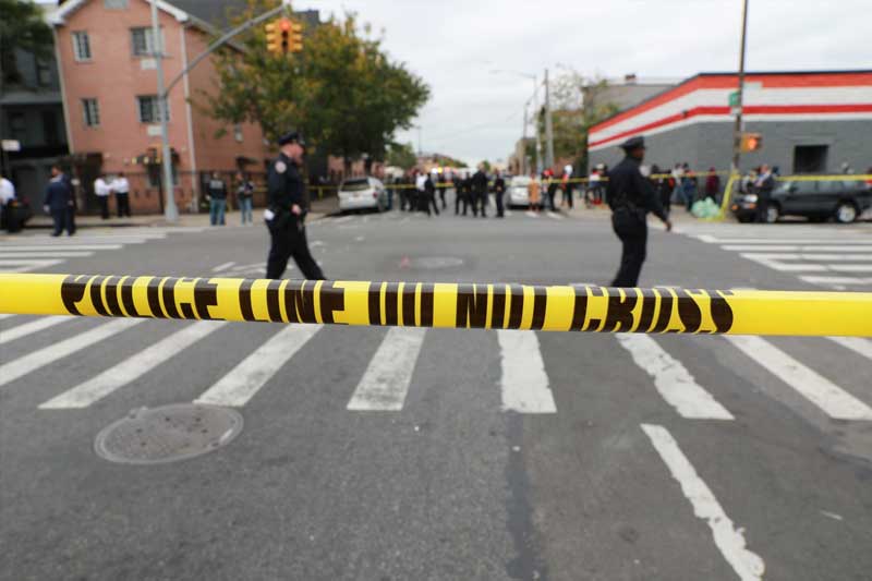 2 people injured in shootings near LA schools