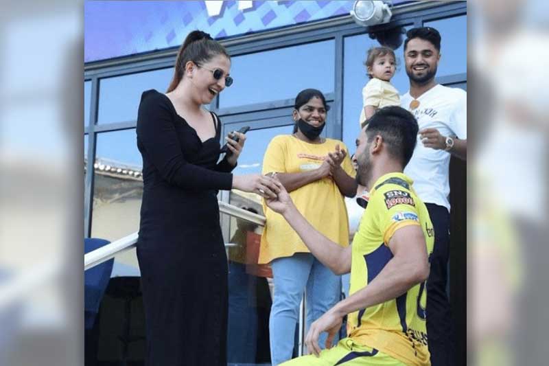 IPL 2021: Deepak Chahar proposes his girlfriend after CSK vs PBKS match.