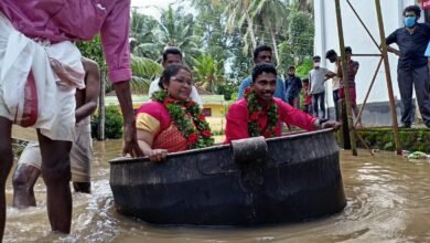 Kerala couple arrives on a cooking vessel for marriage