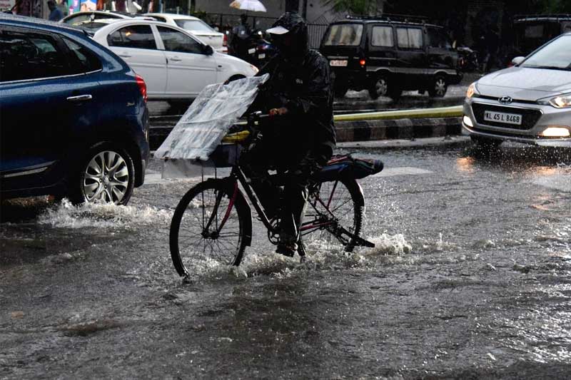 Heavy rains lash Kerala as all 14 districts issue alert