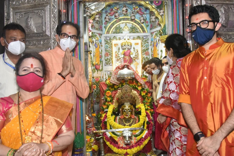 All places of worship in Maha open doors, devotees out in force