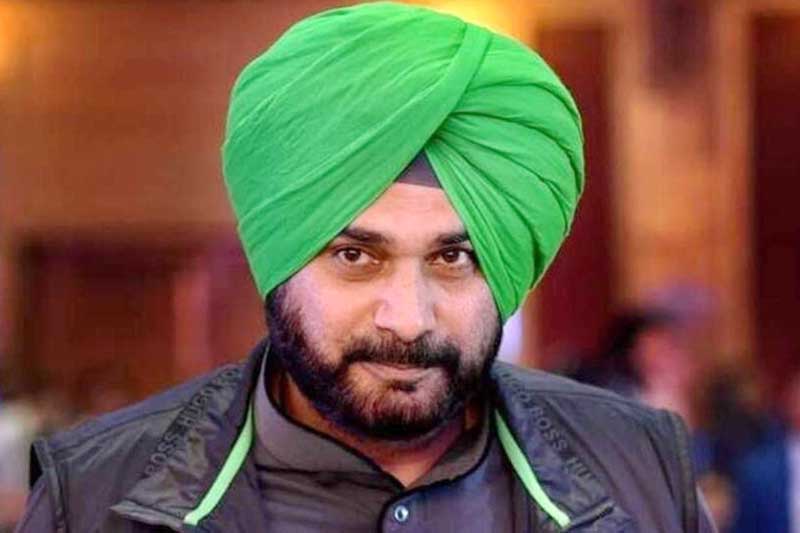 Sidhu meets Rahul Gandhi, withdraws resignation as Punjab Cong president