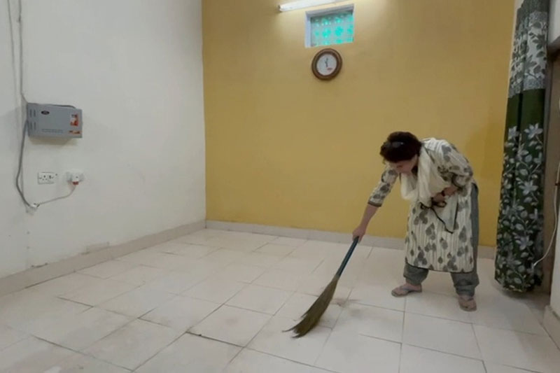 Priyanka Gandhi sweeps room in detention
