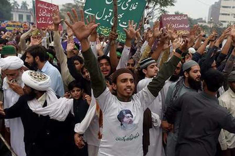 Pak govt surrenders to TLP, releases activists