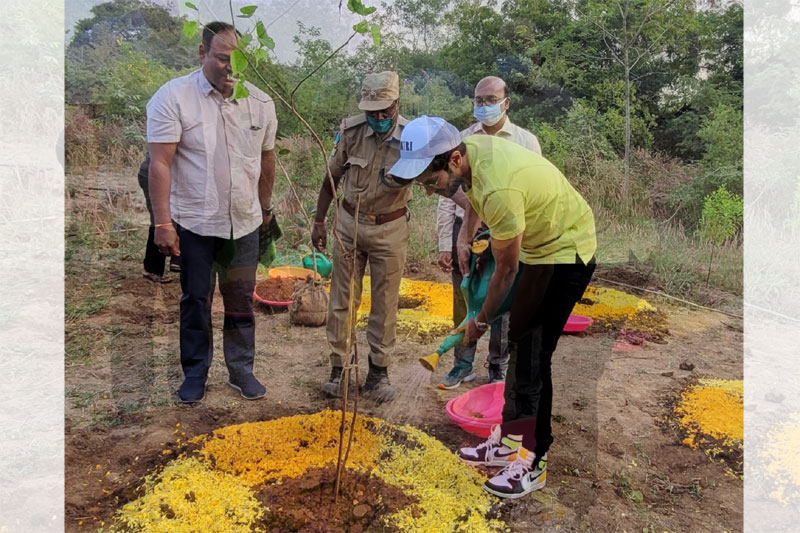 Dulquer Salmaan takes part in Green India Challenge