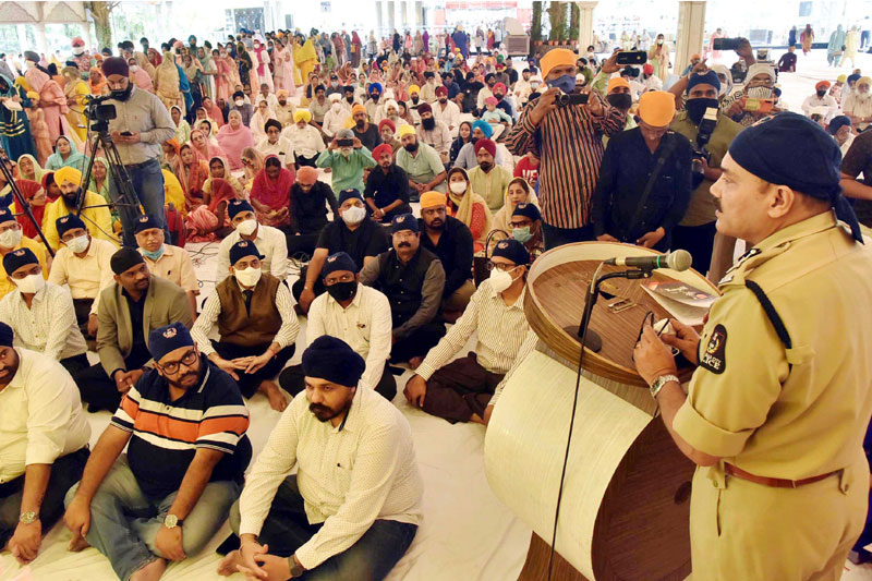 Guru Nanak Jayanti Celebrated with Gaiety and Devotion across state
