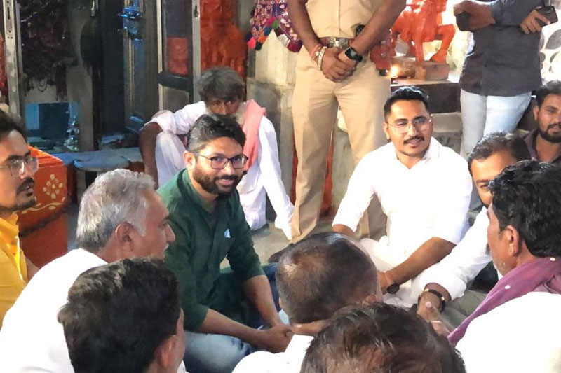 Jignesh Mevani enters temple in Kutch with Dalits