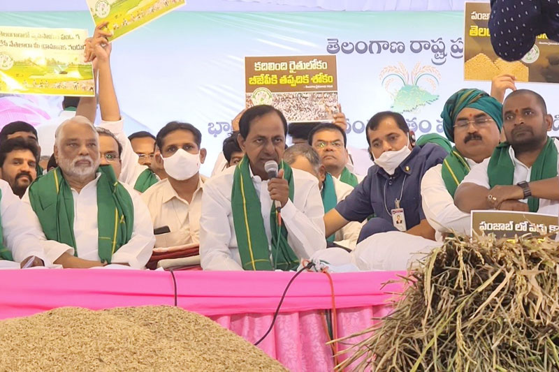 KCR Stages Dharna in Hyderabad to Protest Centre's Policies