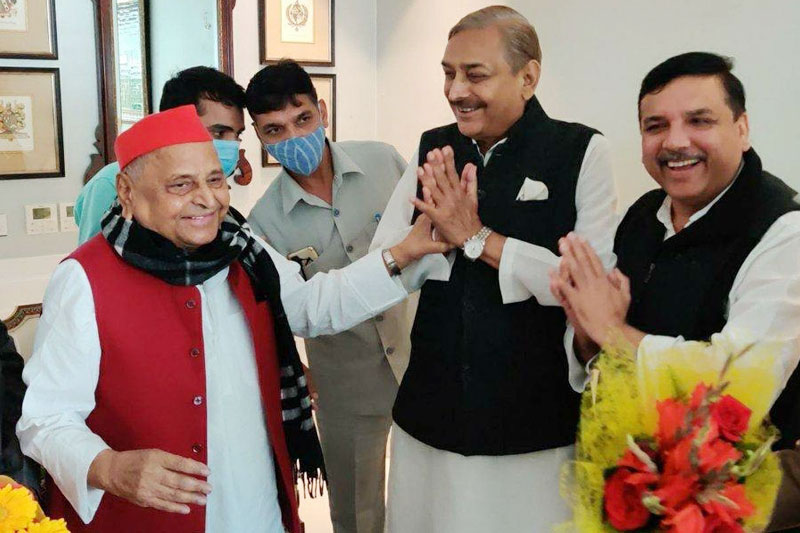 Mulayam turns 83, party bursts into celebrations