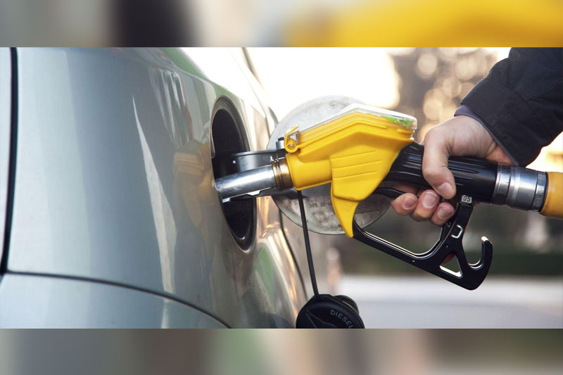 Kerala, Maharashtra vehicle owners swarm bordering K'taka petrol pumps