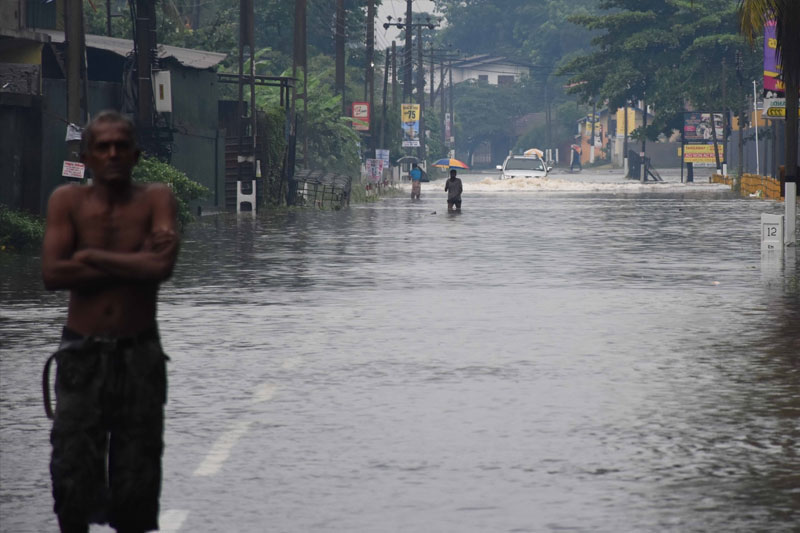 Heavy rains lash Sri Lanka, 14 people dead