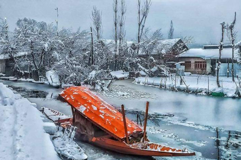 Srinagar records season's coldest night, Dras freezes at minus 12.1